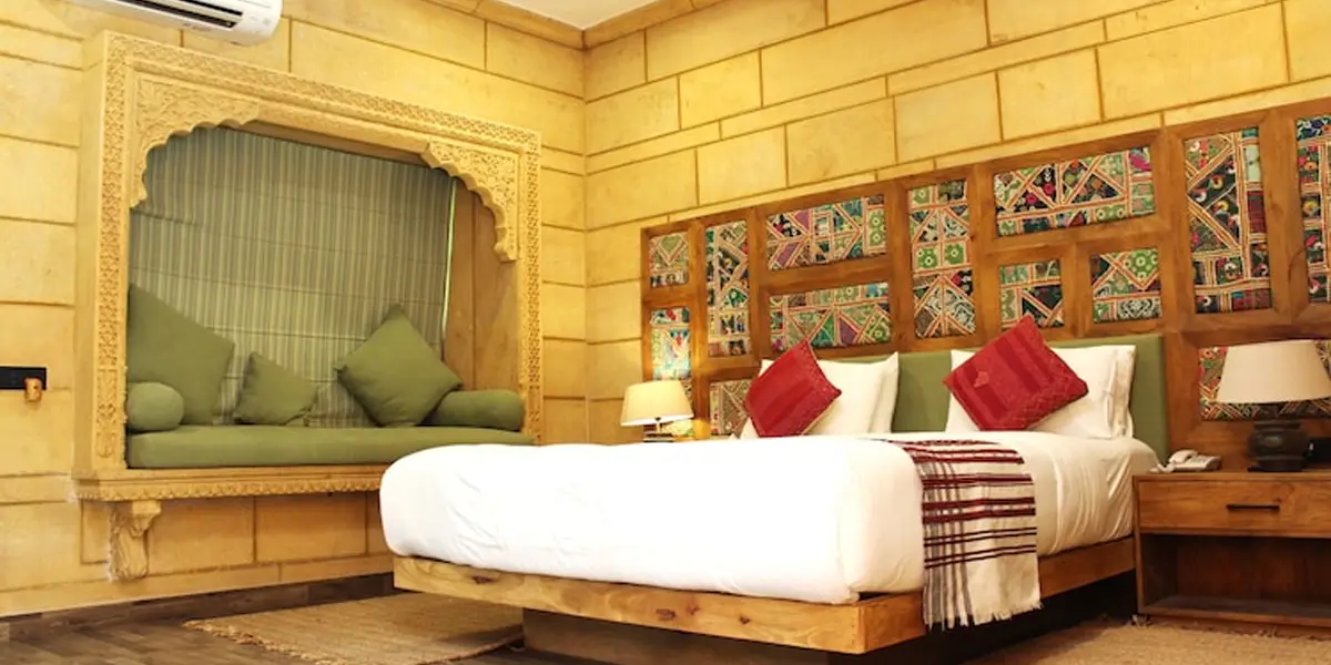 bed-in-luxury-hotel-jaisalmer