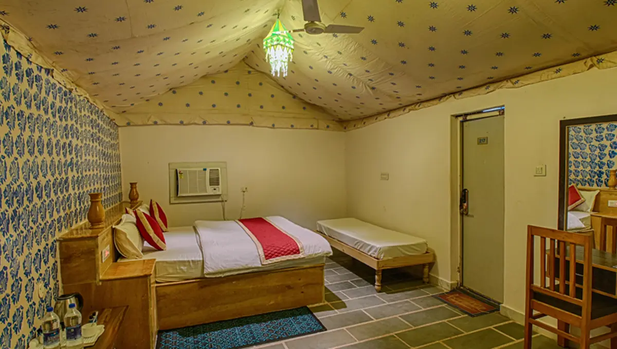 budget-swiss-tent-jaisalmer-interior