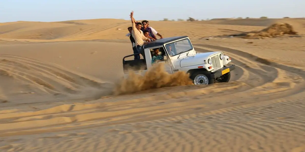 jeep-safari-sam-desert-camp